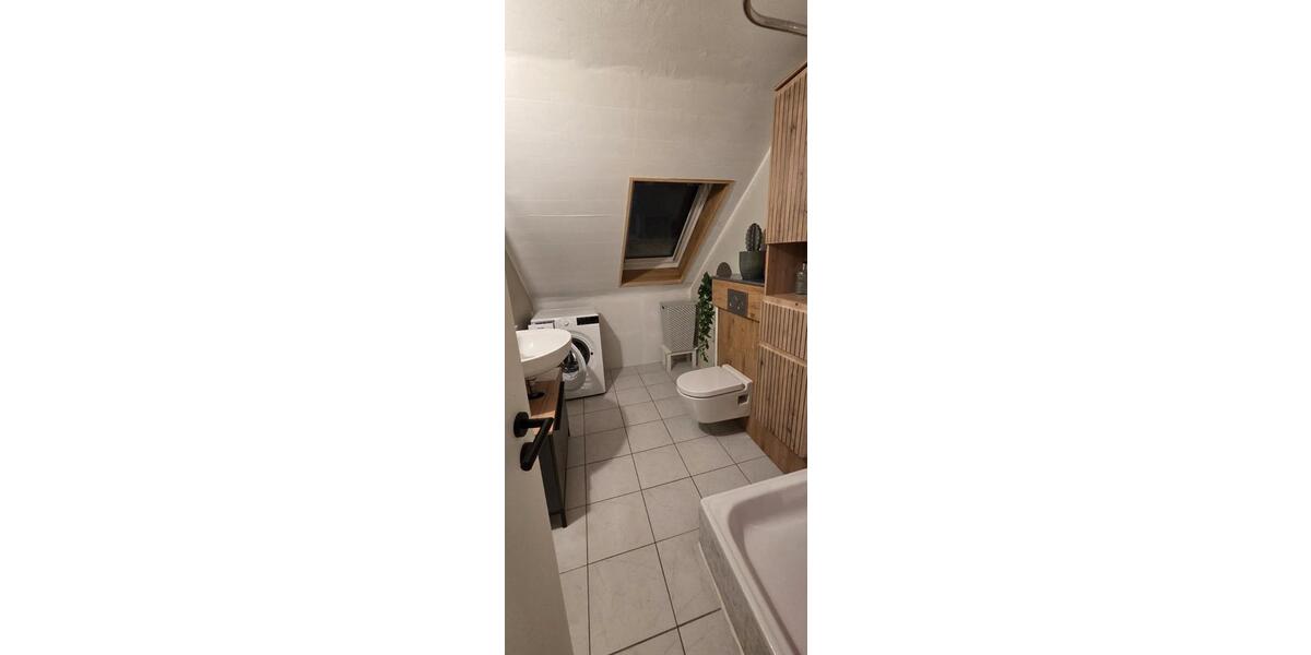 Dachgeschoßwohnung Laichingen - 3.5 Zimmer, 81 m&sup2;, 1.200&euro; | Angebot:25989323