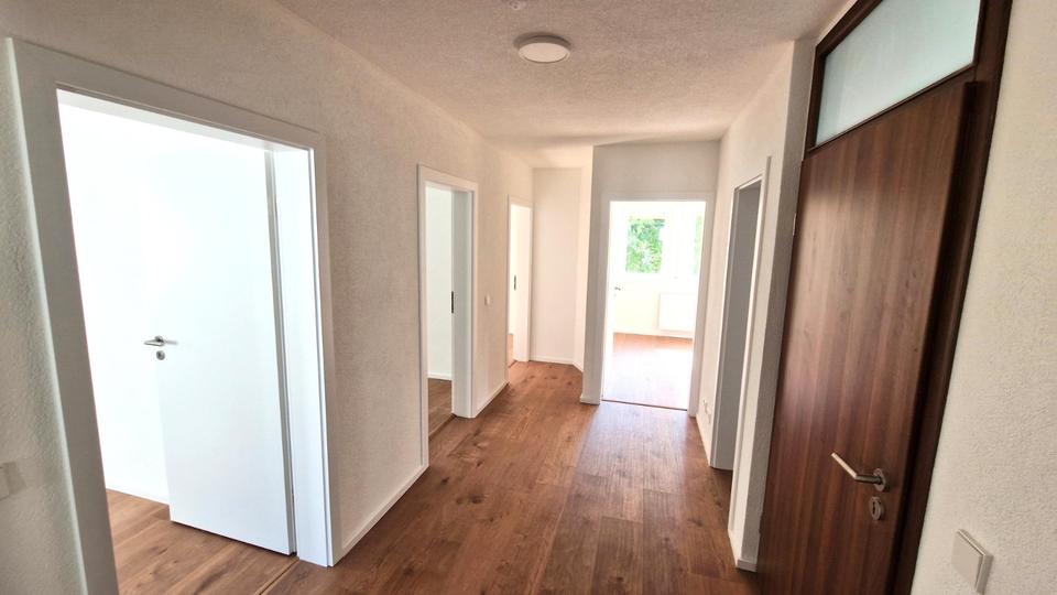 Hochparterre Esslingen am Neckar - 4 Zimmer, 90 m&sup2;, 1.450&euro; | Angebot:27594524