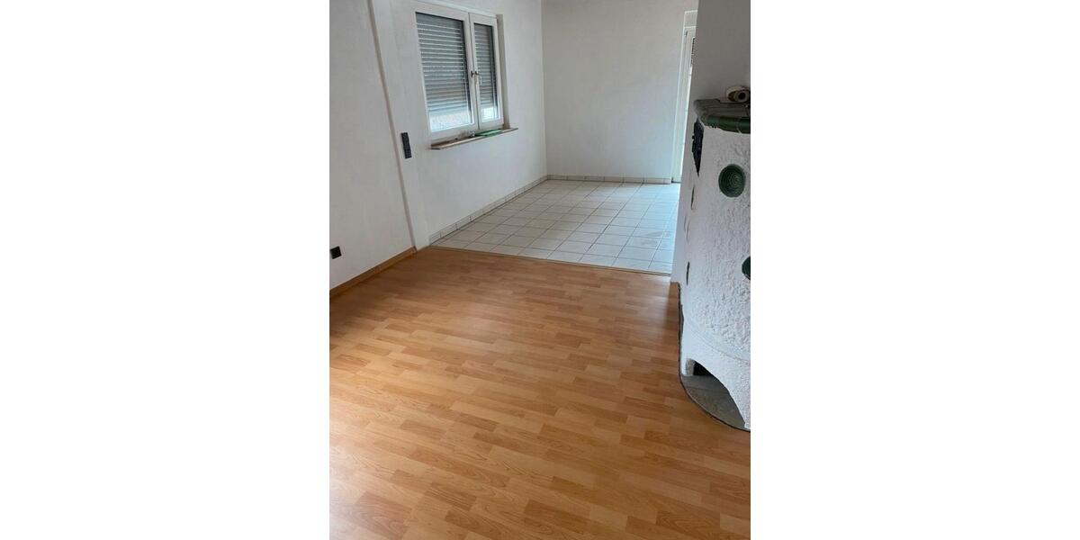 Etagenwohnung Baltmannsweiler - 3 Zimmer, 104 m&sup2;, 1.200&euro; | Angebot:26004526