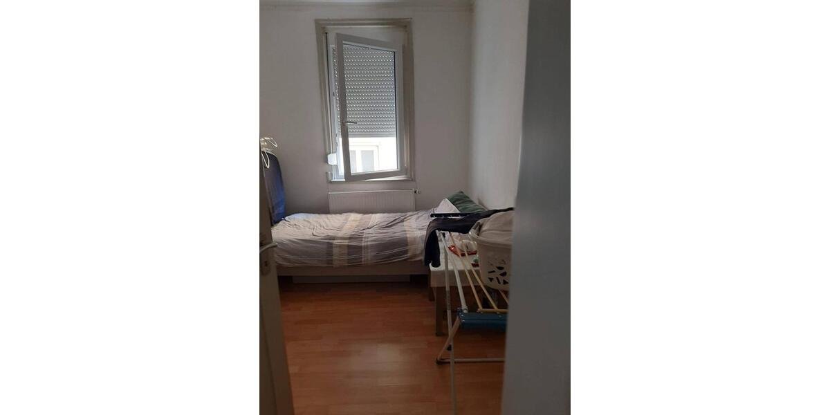 Etagenwohnung Esslingen am Neckar - 4 Zimmer, 90 m&sup2;, 1.000&euro; | Angebot:25902104