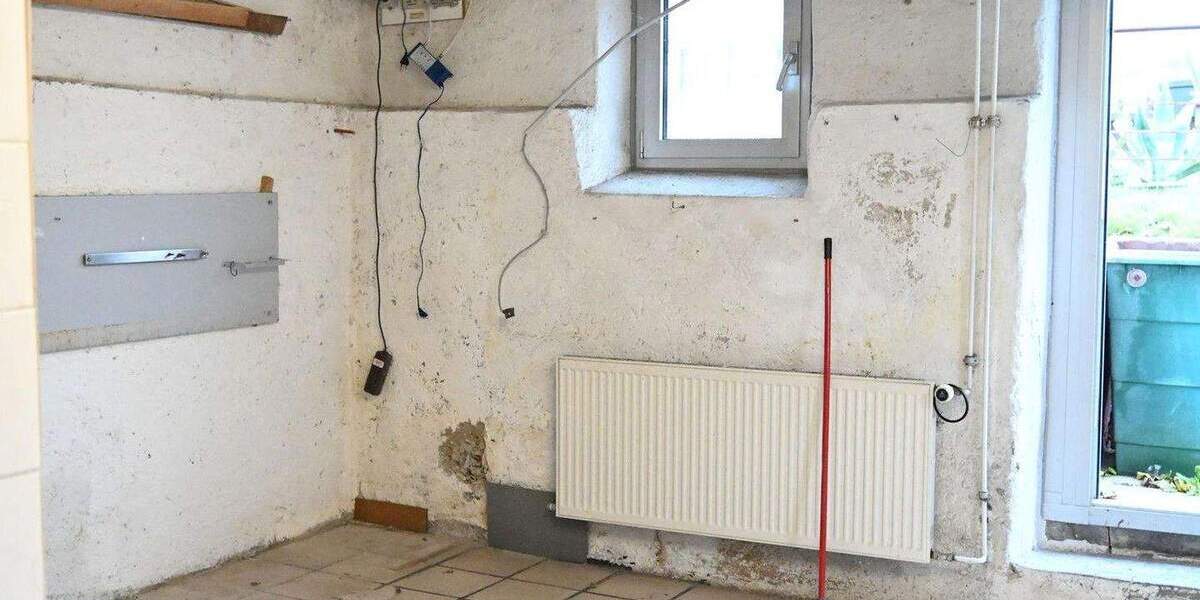 Einfamilienhaus Bad Urach - 5 Zimmer, 143 m&sup2;, 375.000&euro; | Angebot:25804260