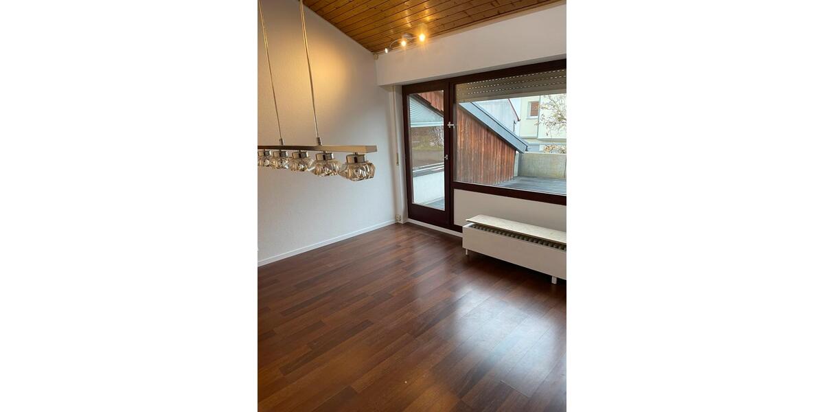 Dachgeschoßwohnung Fellbach - 4 Zimmer, 100 m&sup2;, 1.200&euro; | Angebot:25994993