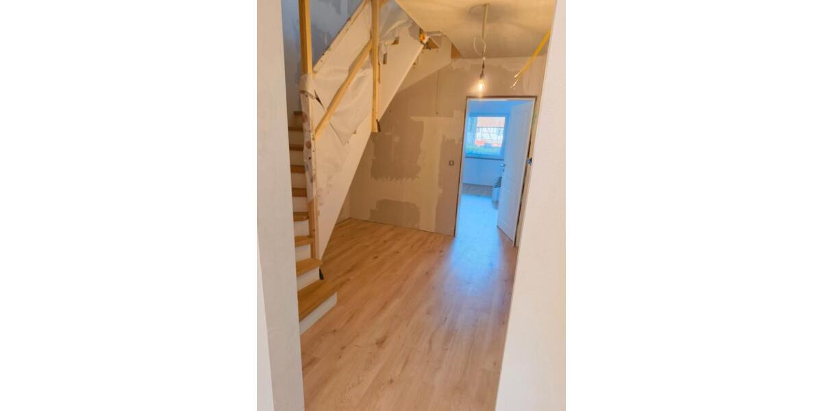 Doppelhaushälfte Schorndorf - 7.5 Zimmer, 182 m&sup2;, 2.550&euro; | Angebot:25795954
