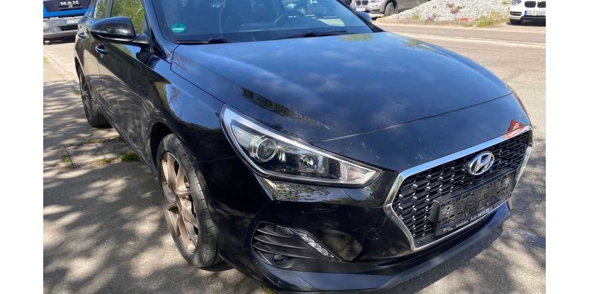 Hyundai i30 110.600 km 13.400 &euro; Essingen 73457