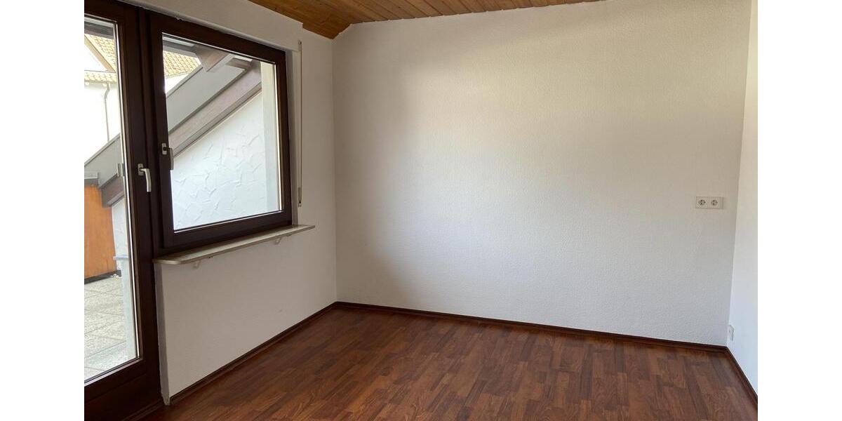 Dachgeschoßwohnung Winnenden - 3.5 Zimmer, 106 m&sup2;, 1.150&euro; | Angebot:25992753