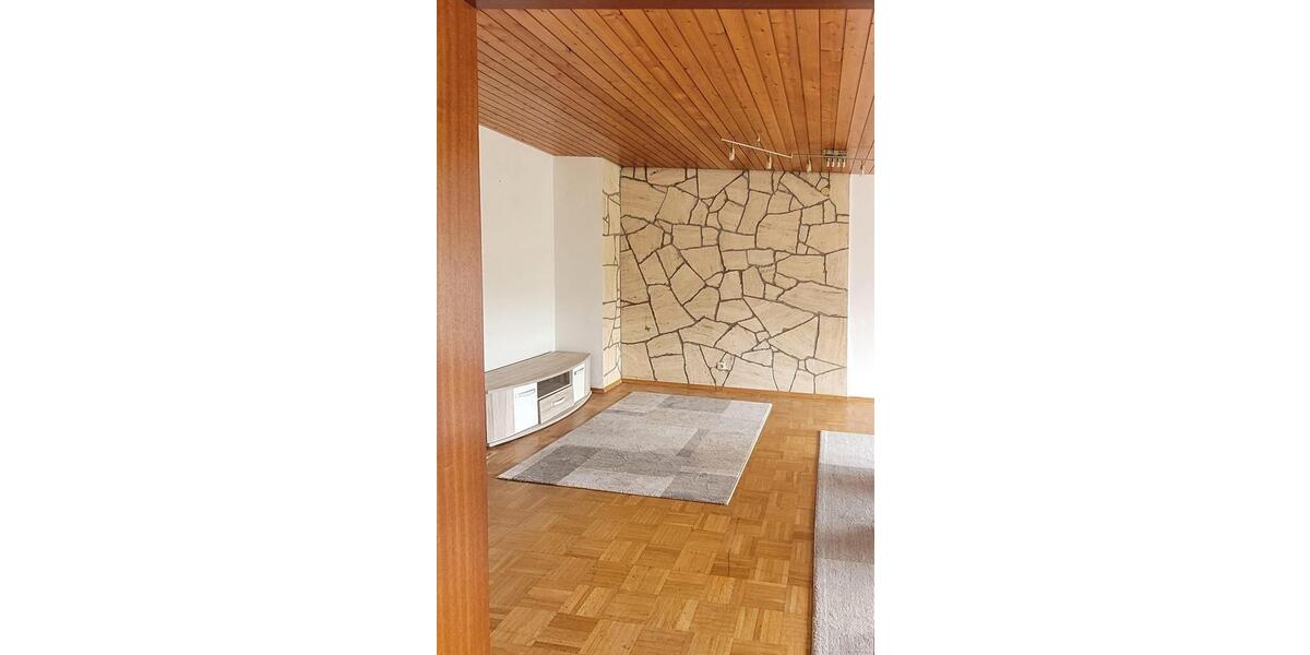 Etagenwohnung Dettingen unter Teck - 3 Zimmer, 73 m&sup2;, 900&euro; | Angebot:25905197