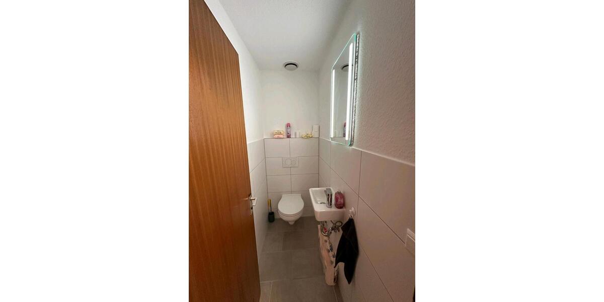 Dachgeschoßwohnung Wernau (Neckar) - 3 Zimmer, 75 m&sup2;, 199.000&euro; | Angebot:23712418