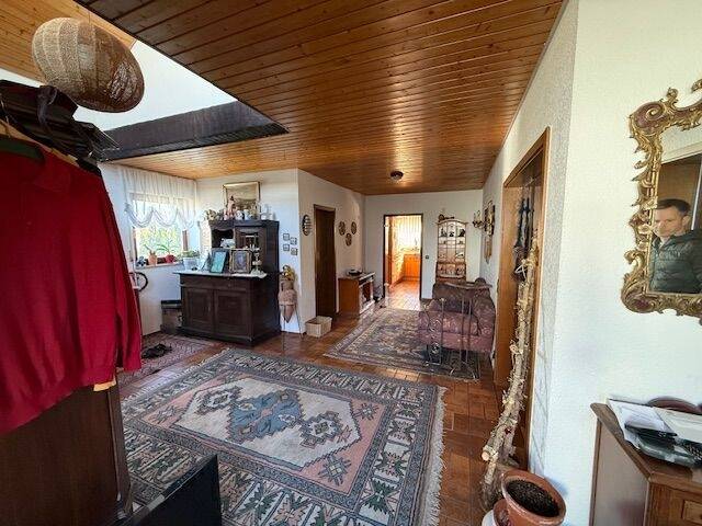 Einfamilienhaus Frickenhausen - 7 Zimmer, 210 m&sup2;, 649.000&euro; | Angebot:25696025