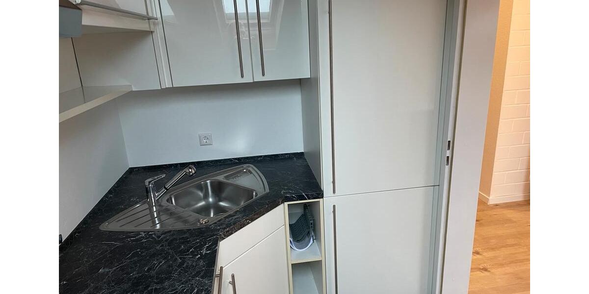 Dachgeschoßwohnung Fellbach - 4 Zimmer, 100 m&sup2;, 1.200&euro; | Angebot:25994993