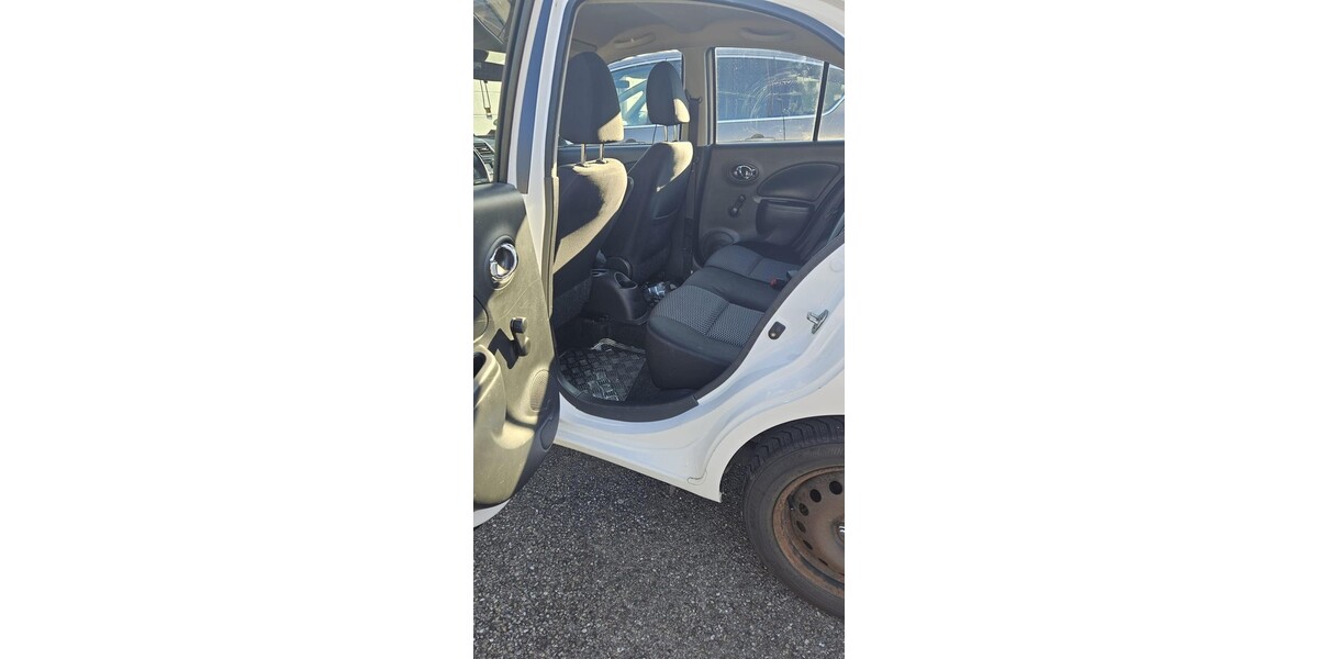 Nissan Micra 158.000 km 3.250 &euro; Salach 73084