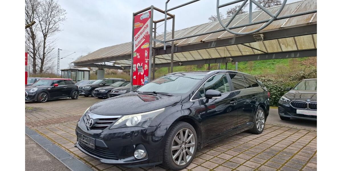 Toyota Avensis 175.000 km 8.950 &euro; Esslingen 73730
