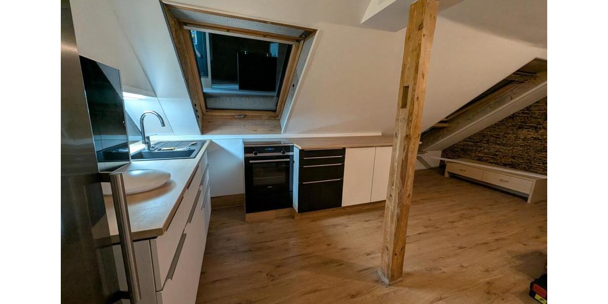 Dachgeschoßwohnung Laichingen - 3.5 Zimmer, 81 m&sup2;, 1.200&euro; | Angebot:25989323
