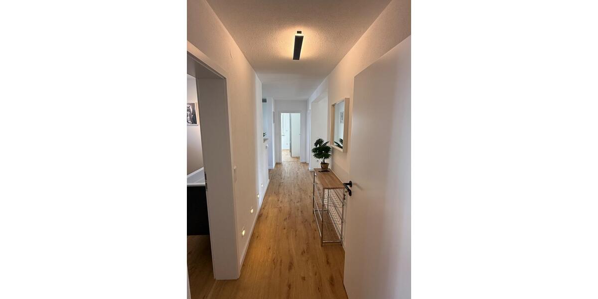 Erdgeschoßwohnung Weinstadt - 4 Zimmer, 85 m&sup2;, 2.000&euro; | Angebot:25944587
