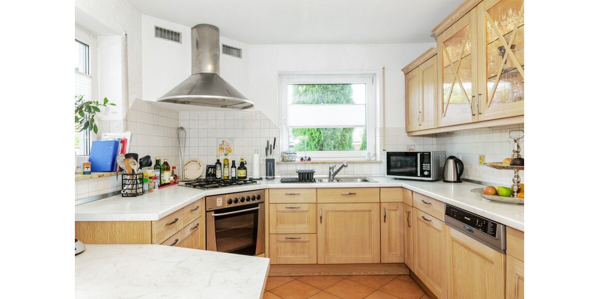 Provisionsfrei* Moderne, großzügige Doppelhaushälfte mit Einliegerwohnung, Garten, Carport, Solaranlage, Sauna & Jacuzzi, bezugsfrei - Doppelhaushälfte Uhingen | Angebot:27685704