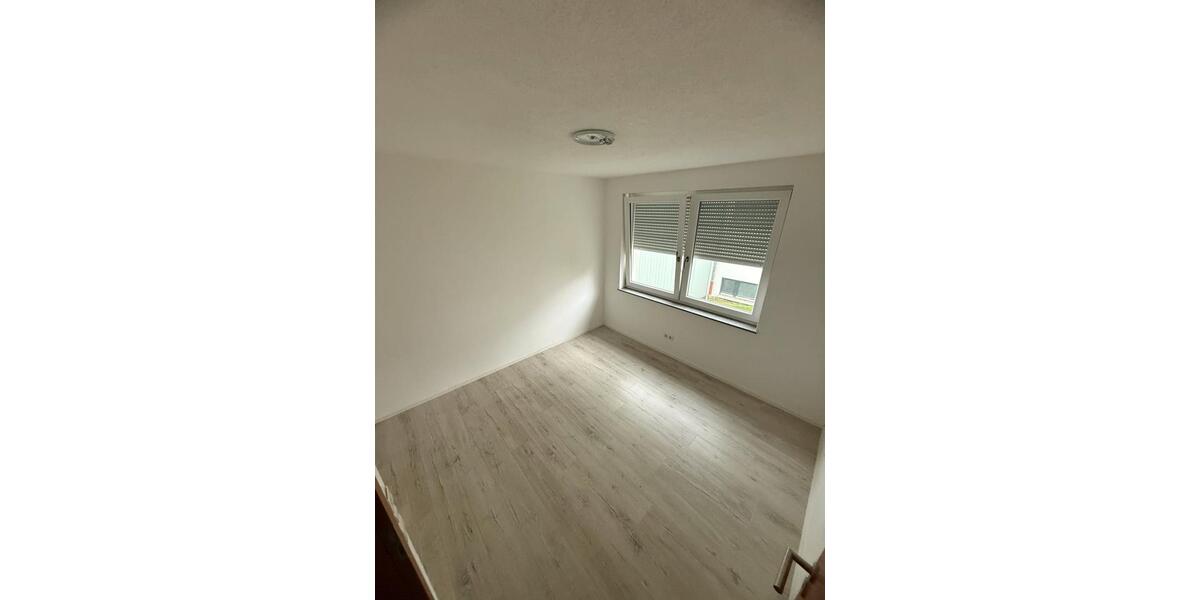 Erdgeschoßwohnung Esslingen am Neckar Hegensberg - 4 Zimmer, 101 m&sup2;, 1.700&euro; | Angebot:25961929