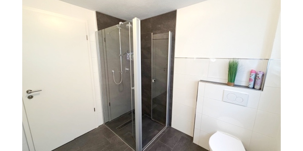 Urbanes Wohnen in Uhingen: Großzügige 4,5-Zi.-OG-ETW in bester Lage - 4.5 Uhingen Uhingen | Angebot:25999635