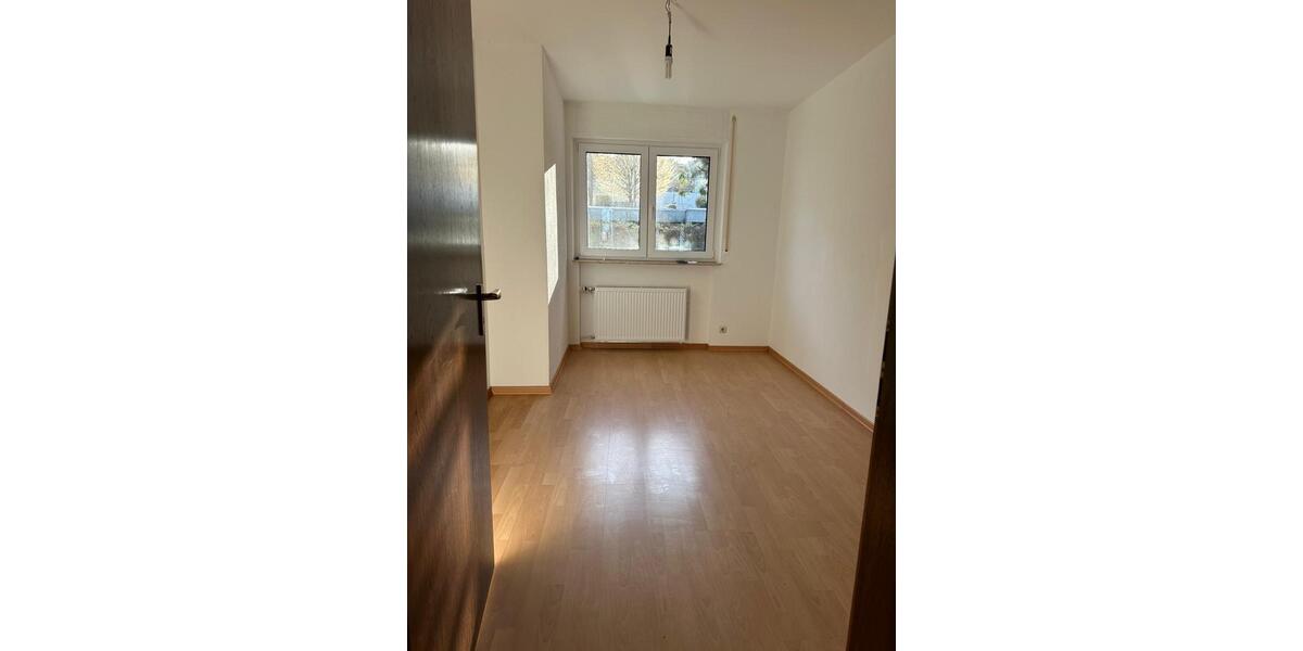 Erdgeschoßwohnung Uhingen - 4 Zimmer, 120 m&sup2;, 1.700&euro; | Angebot:25719333