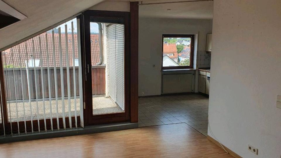 Dachgeschoßwohnung Weinstadt - 2.5 Zimmer, 65 m&sup2;, 660&euro; | Angebot:26676213