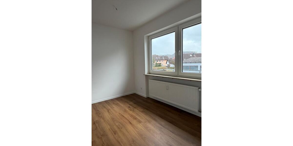 Etagenwohnung Essingen - 4 Zimmer, 92 m&sup2;, 1.250&euro; | Angebot:25298780