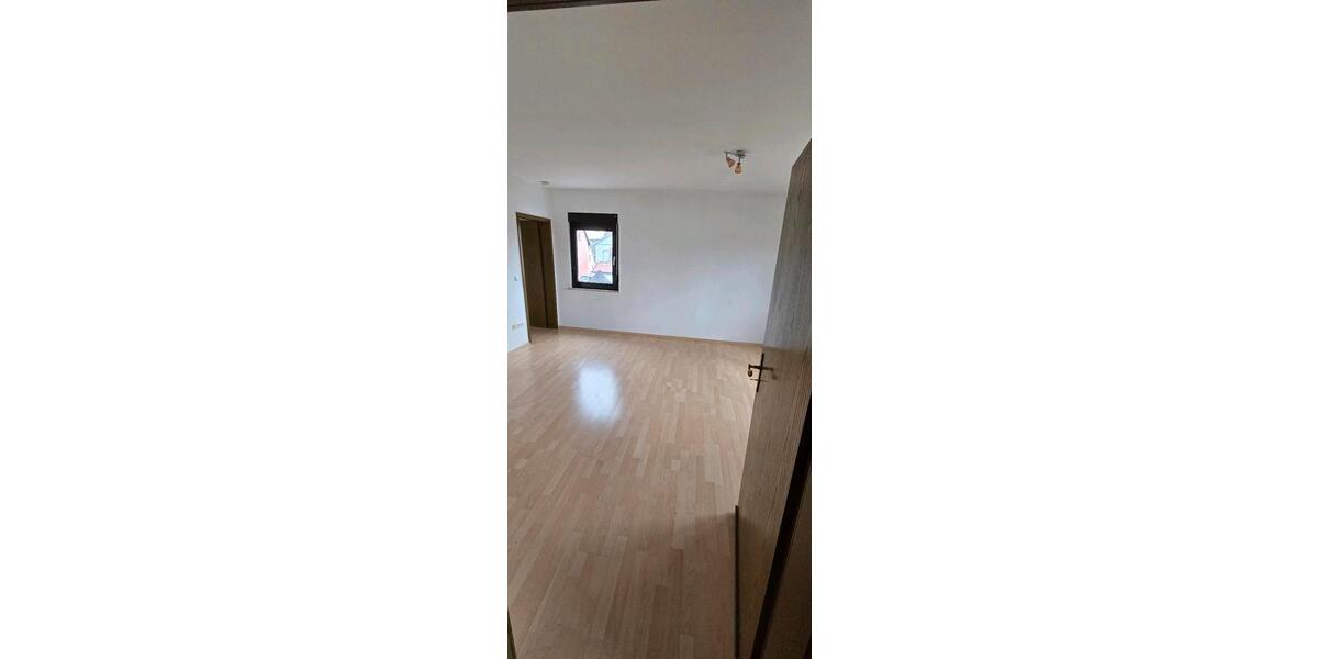 Etagenwohnung Bartholomä - 5 Zimmer, 115 m&sup2;, 860&euro; | Angebot:25953920