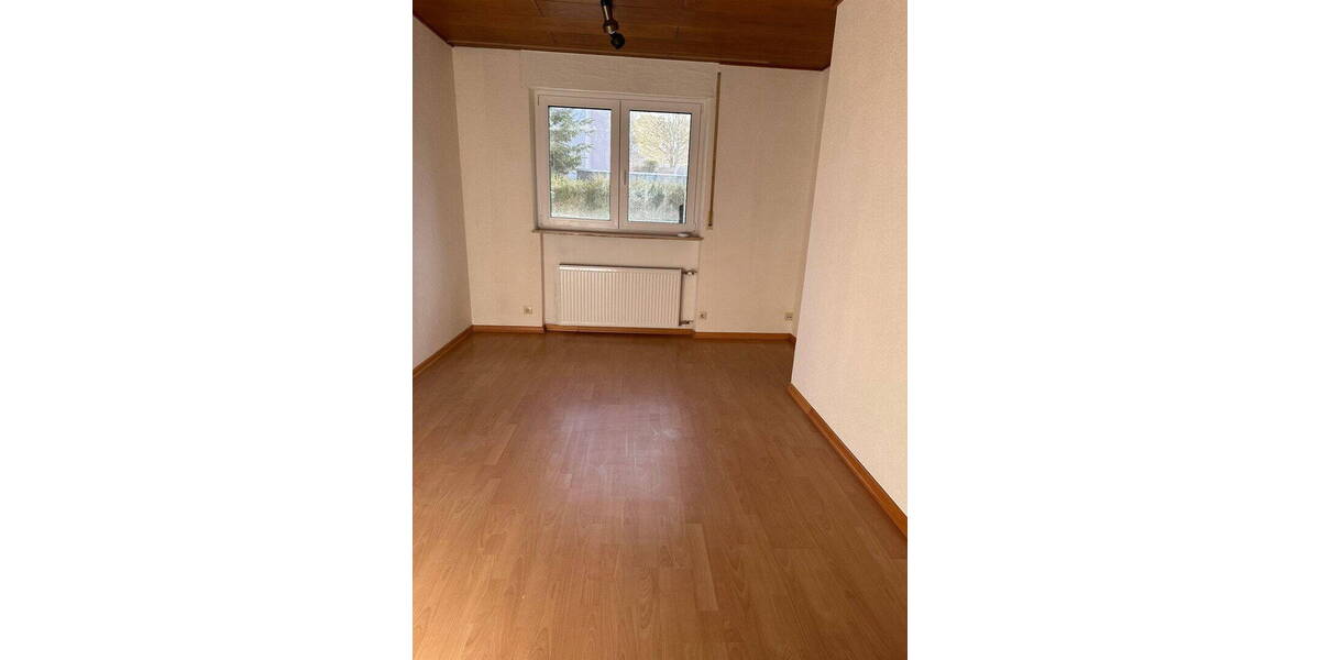 Etagenwohnung Uhingen - 4 Zimmer, 130 m&sup2;, 1.500&euro; | Angebot:26237436