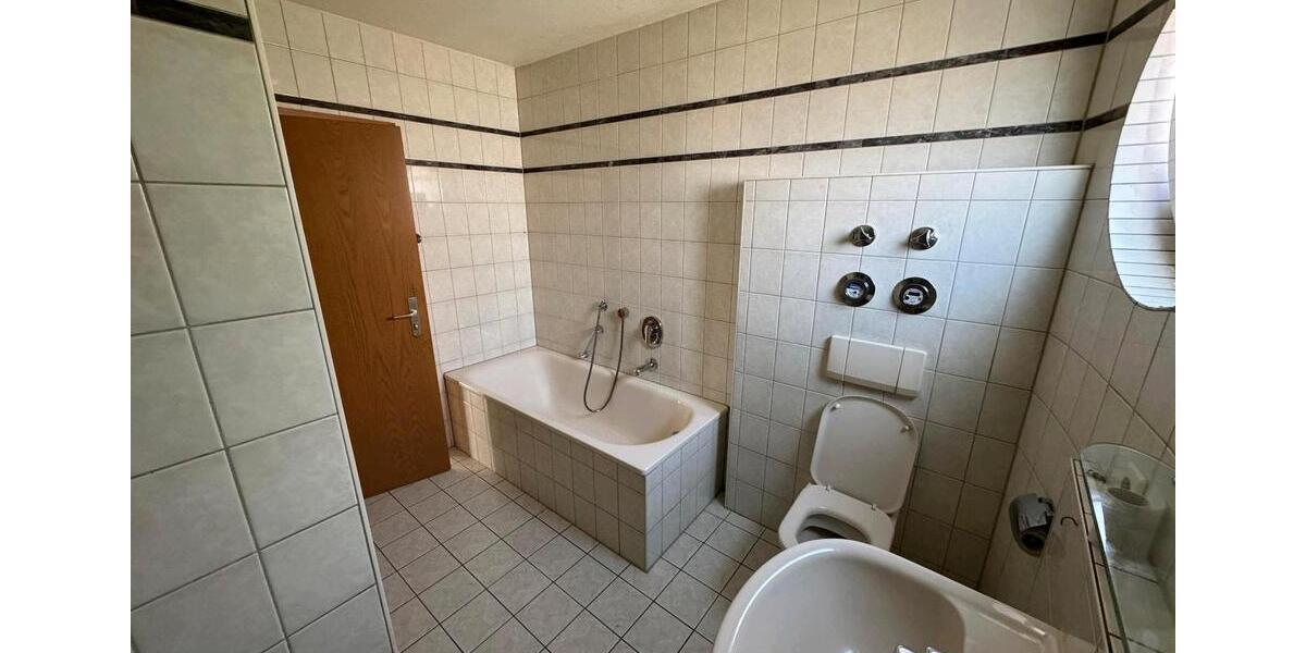 Hochparterre Göppingen Bruckwasen - 4 Zimmer, 122 m&sup2;, 1.250&euro; | Angebot:26515865