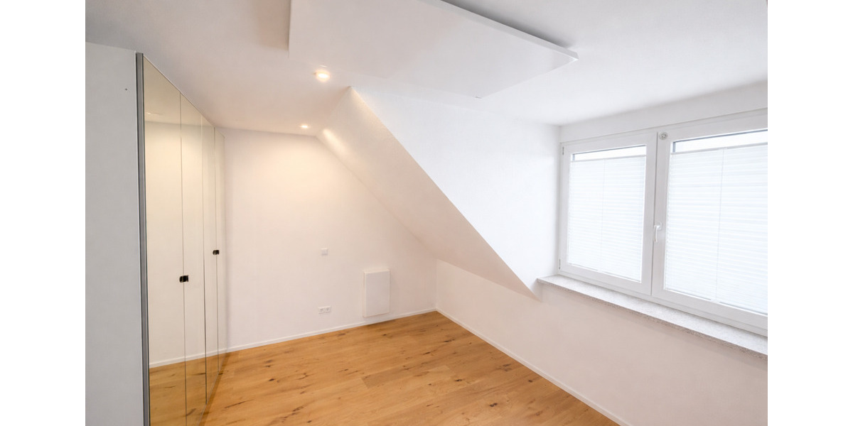 Dachgeschoßwohnung Nürtingen - 4.5 Zimmer, 109 m&sup2;, 539.000&euro; | Angebot:25931522