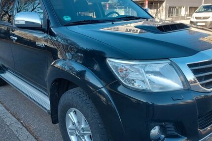 Toyota Hilux 282.524 km 15.999 &euro; Fellbach 70736