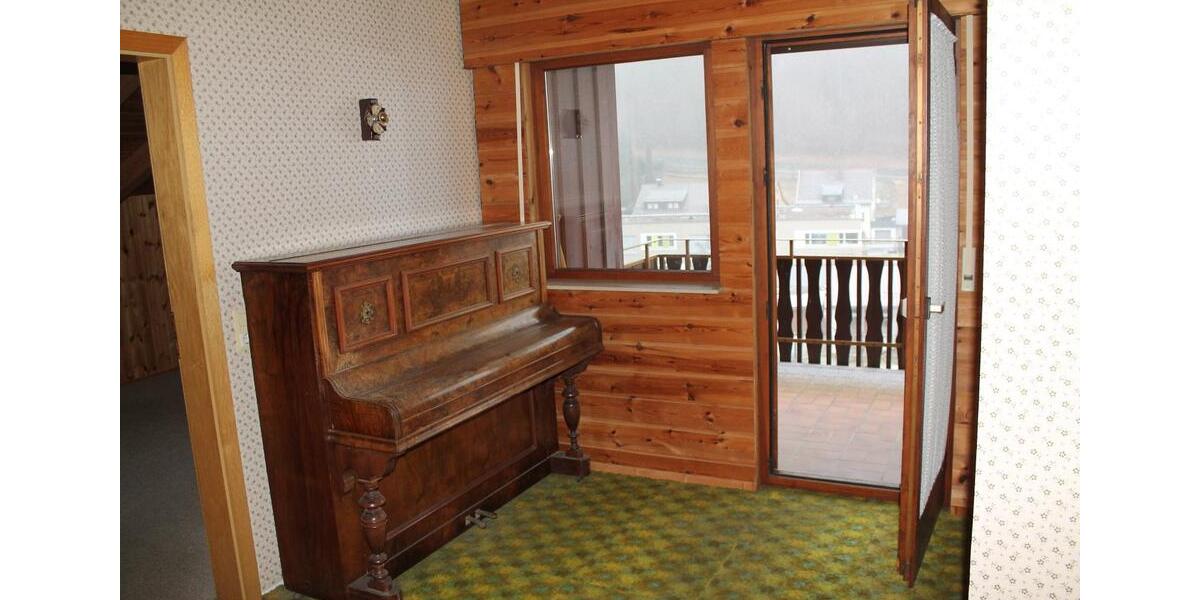 Einfamilienhaus Wiesensteig - 10.5 Zimmer, 180 m&sup2;, 490.000&euro; | Angebot:24638352