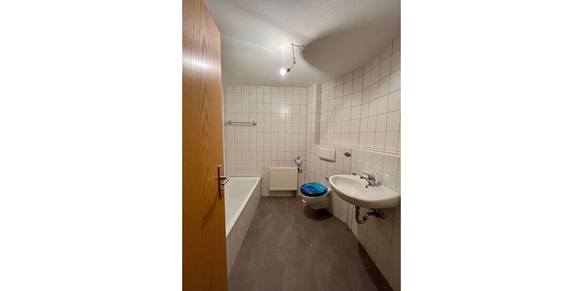 Dachgeschoßwohnung Gschwend - 3 Zimmer, 62 m&sup2;, 500&euro; | Angebot:25548356