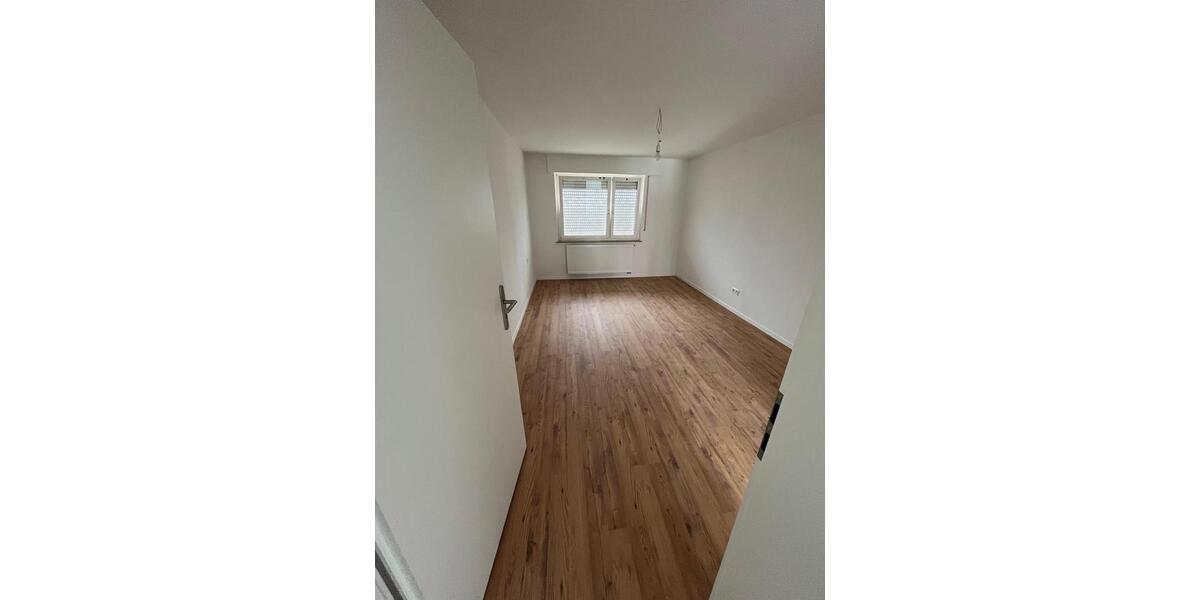 Etagenwohnung Baltmannsweiler - 4 Zimmer, 87 m&sup2;, 1.200&euro; | Angebot:26001336