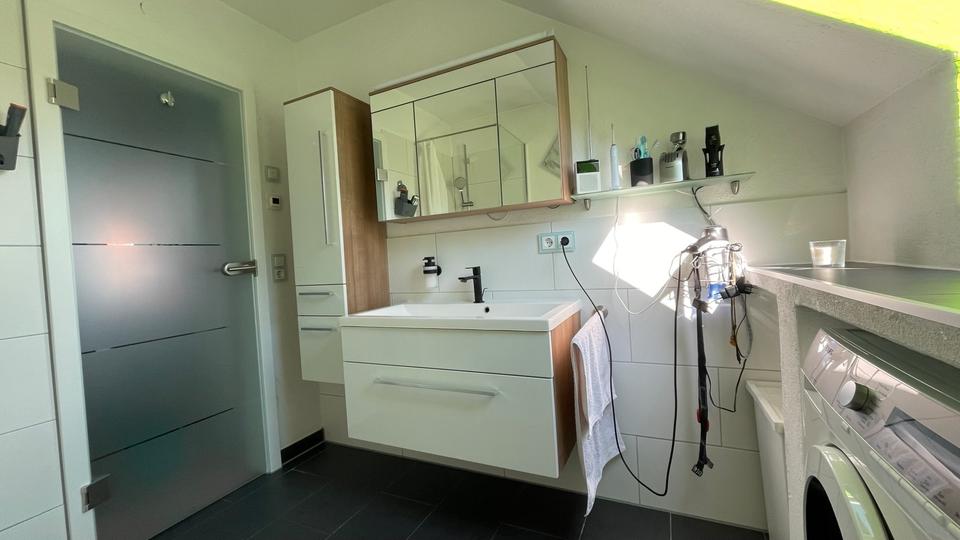 Dachgeschoßwohnung Wolfschlugen - 2 Zimmer, 65 m&sup2;, 1.100&euro; | Angebot:25170897