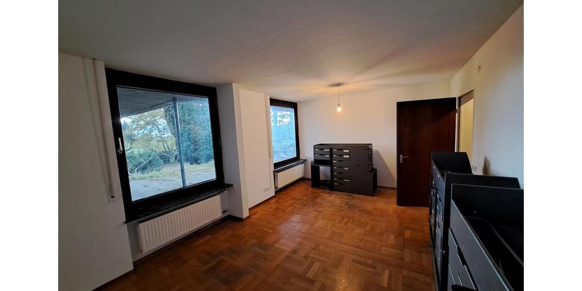 Villa Laichingen - 11 Zimmer, 318 m&sup2;, 2.400&euro; | Angebot:27623338