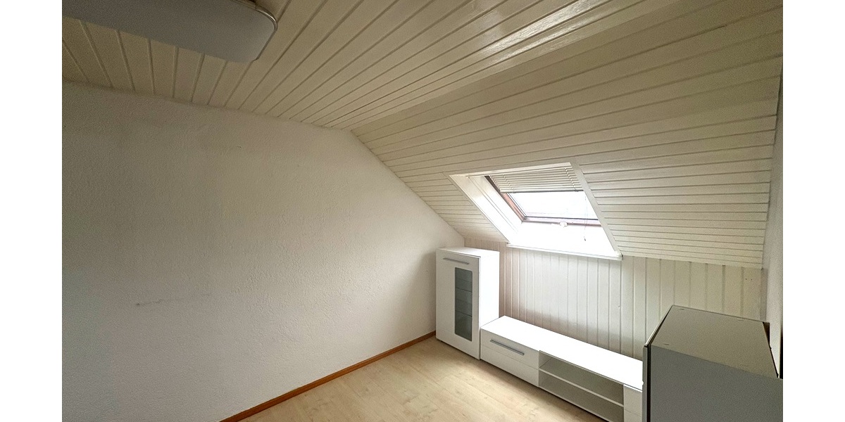 Kompakte und möblierte 2,5-Zimmer-Dachgeschosswohnung im Herzen von Altbach - Dachgeschoßwohnung Altbach Altbach (Württemberg) (Gemeinde) | Angebot:25444320