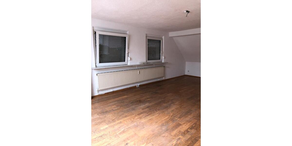 Dachgeschoßwohnung Kirchheim unter Teck - 4.5 Zimmer, 120 m&sup2;, 265.000&euro; | Angebot:23394841