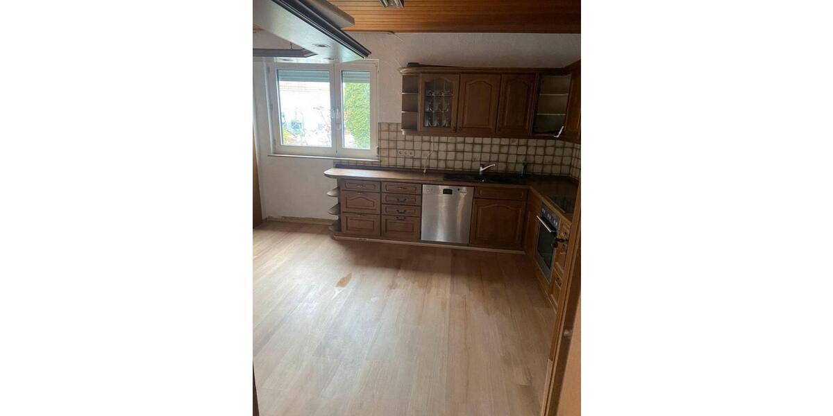 Etagenwohnung Baltmannsweiler - 3 Zimmer, 104 m&sup2;, 1.200&euro; | Angebot:26004526