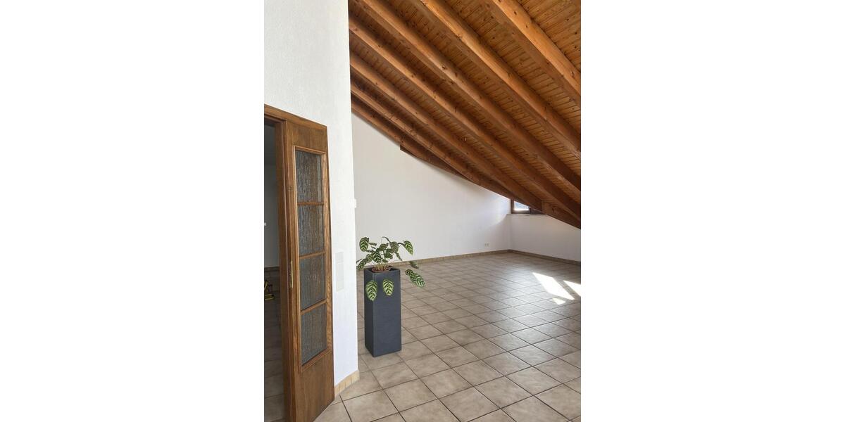 Dachgeschoßwohnung Winnenden - 3.5 Zimmer, 106 m&sup2;, 1.150&euro; | Angebot:25992753