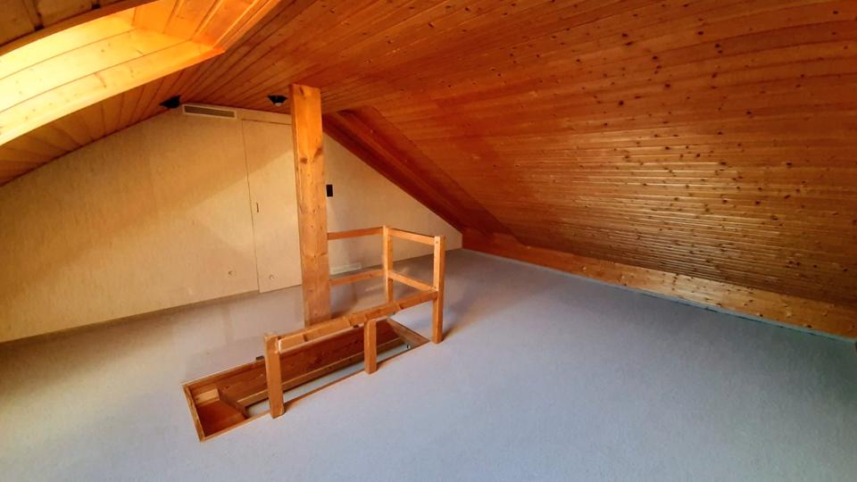 Dachgeschoßwohnung Bad Boll - 3 Zimmer, 76 m&sup2;, 325.000&euro; | Angebot:26073214