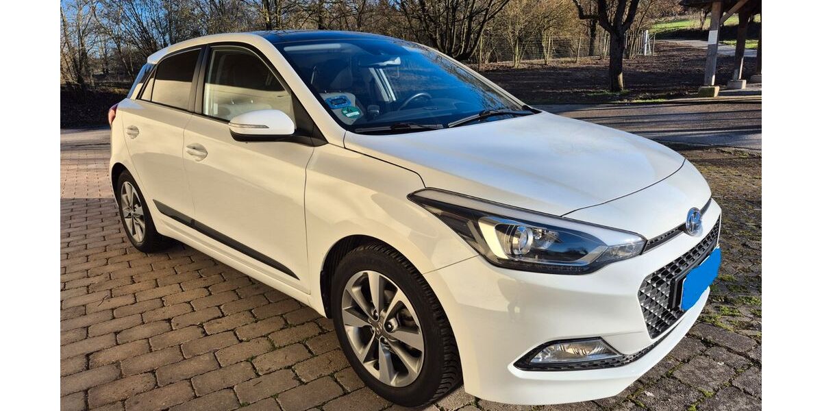 Hyundai i20 68.795 km 8.490 &euro; Waiblingen 71336
