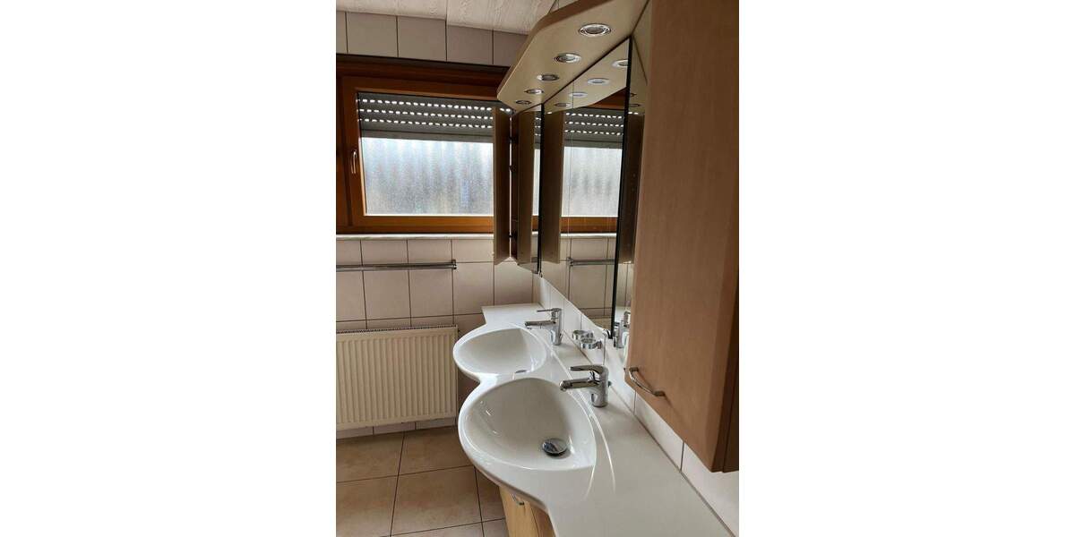 Einfamilienhaus Dettingen an der Erms - 8 Zimmer, 178 m&sup2;, 410.000&euro; | Angebot:25845877