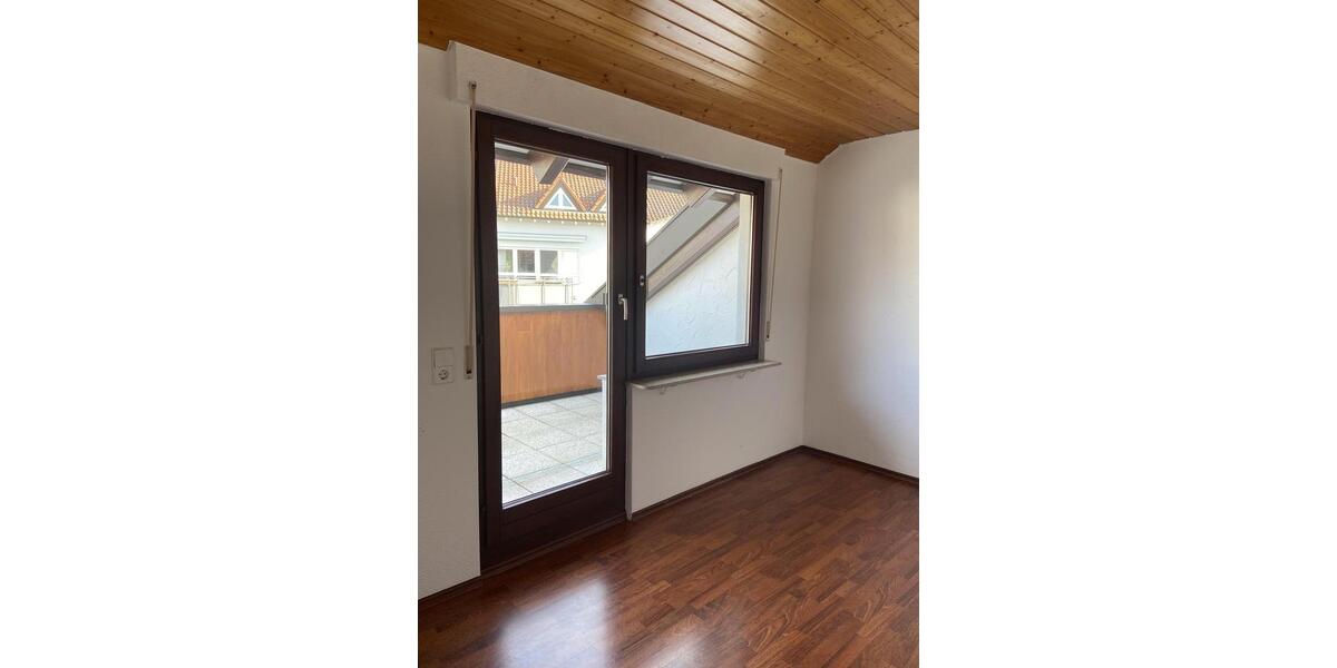 Dachgeschoßwohnung Winnenden - 3.5 Zimmer, 106 m&sup2;, 1.150&euro; | Angebot:25992753