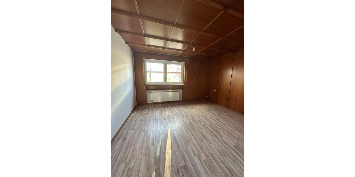 Erdgeschoßwohnung Uhingen - 4 Zimmer, 120 m&sup2;, 1.500&euro; | Angebot:25988250