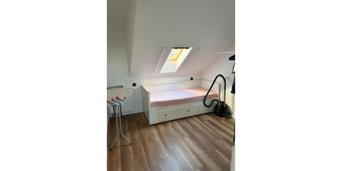 Dachgeschoßwohnung Schwaikheim - 3 Zimmer, 65 m&sup2;, 1.500&euro; | Angebot:25402484