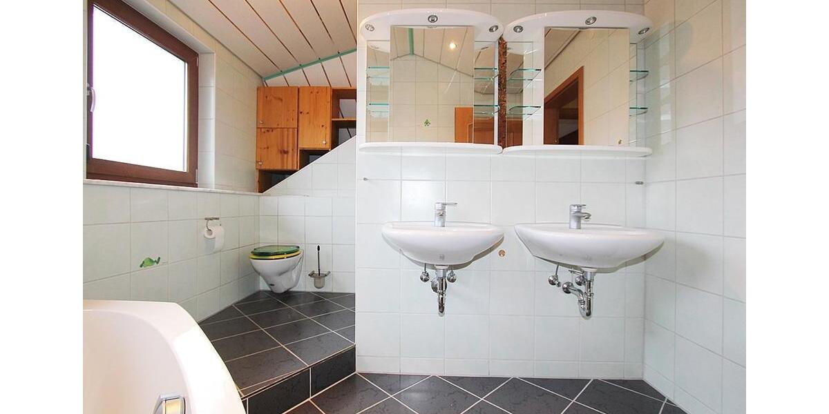 Dachgeschoßwohnung Durlangen - 4.5 Zimmer, 100 m&sup2;, 750&euro; | Angebot:24847917