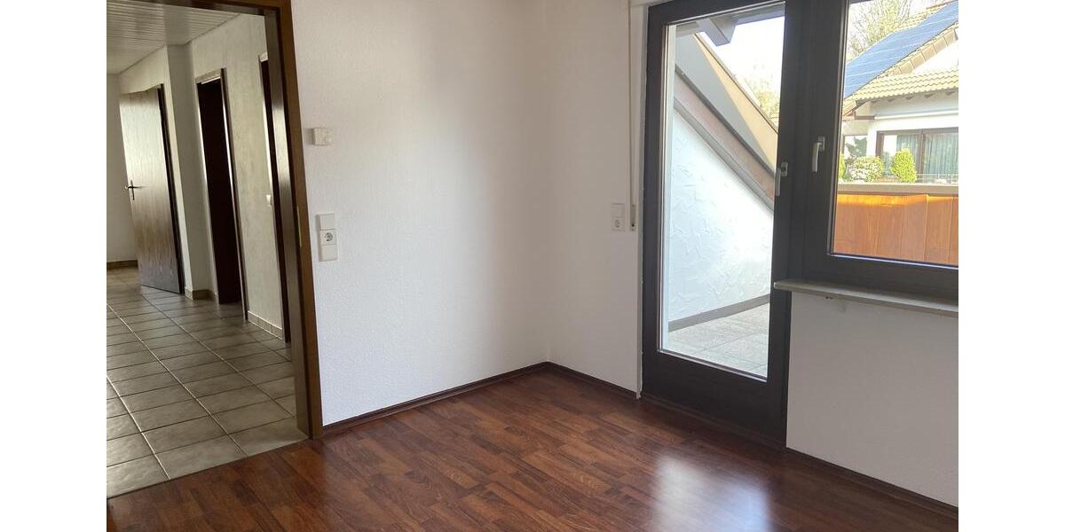 Dachgeschoßwohnung Winnenden - 3.5 Zimmer, 106 m&sup2;, 1.150&euro; | Angebot:25992753