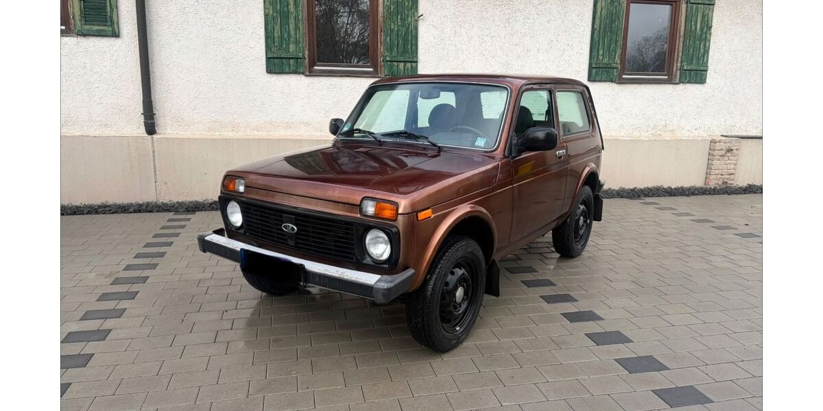 Lada Niva 81.252 km 2.500 &euro; Schorndorf 73614