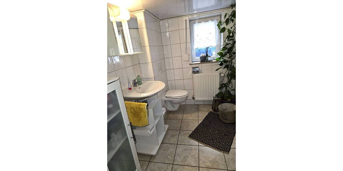 Etagenwohnung Laichingen Feldstetten - 7 Zimmer, 202 m&sup2;, 299.000&euro; | Angebot:25695100