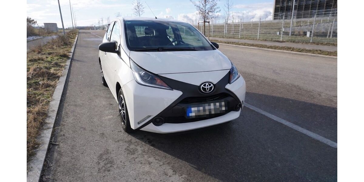 Toyota Aygo (X) 109.000 km 5.899 &euro; Heubach 73540