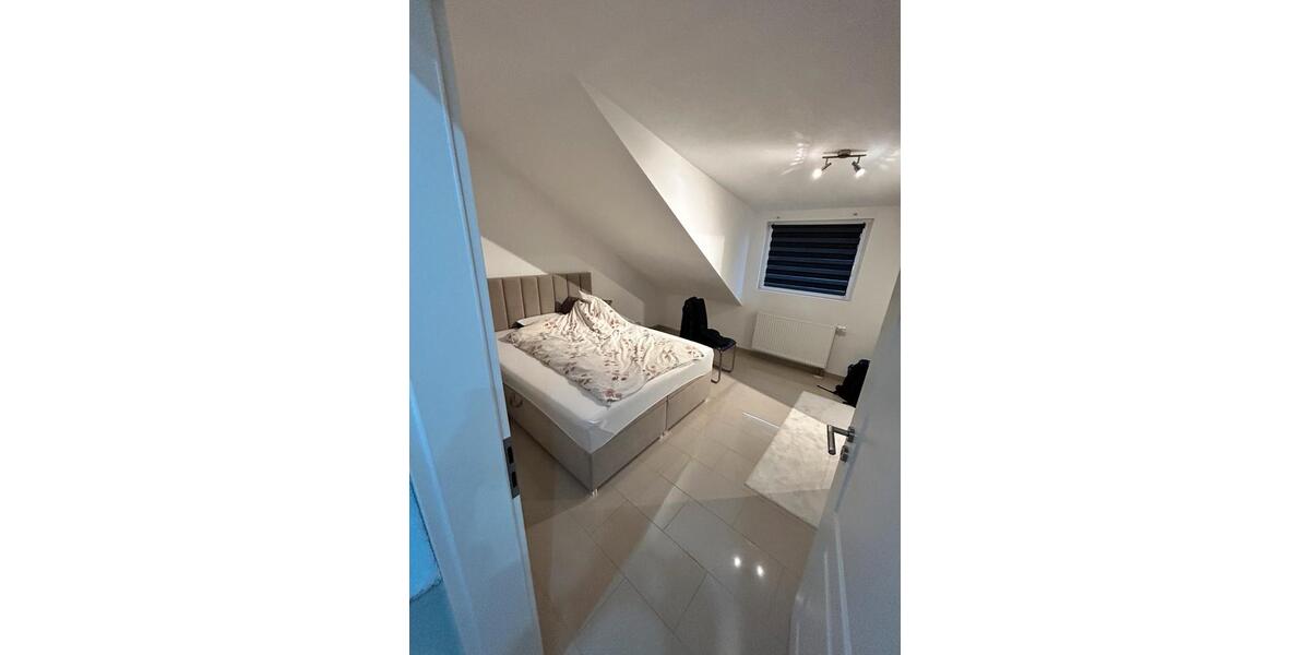 Dachgeschoßwohnung Altbach - 3.5 Zimmer, 86 m&sup2;, 1.400&euro; | Angebot:25832279