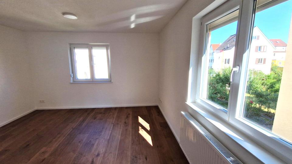 Hochparterre Esslingen am Neckar - 4 Zimmer, 90 m&sup2;, 1.450&euro; | Angebot:27594524